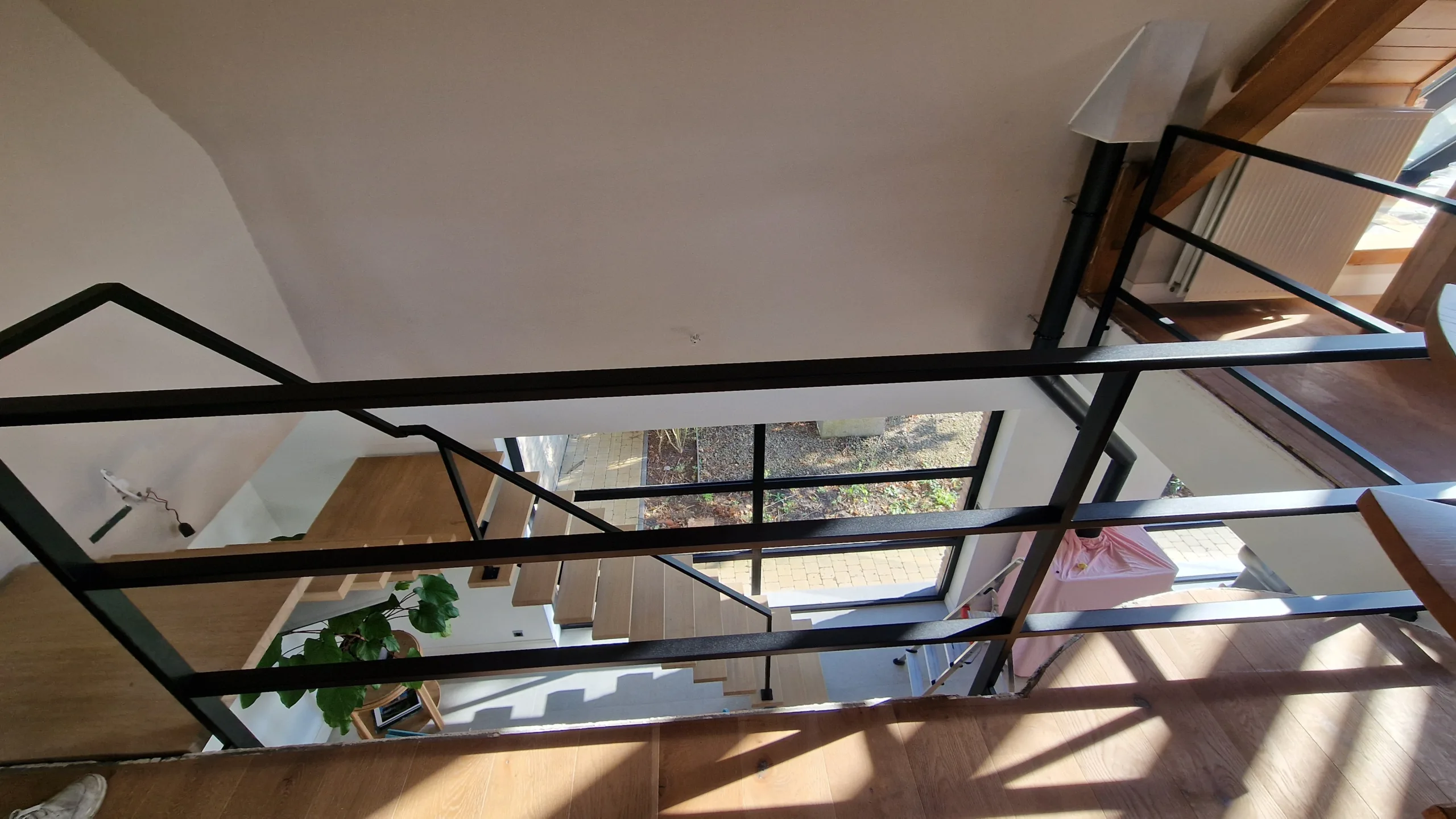 Balustrade bovenaan de trap Metalen trapleuning