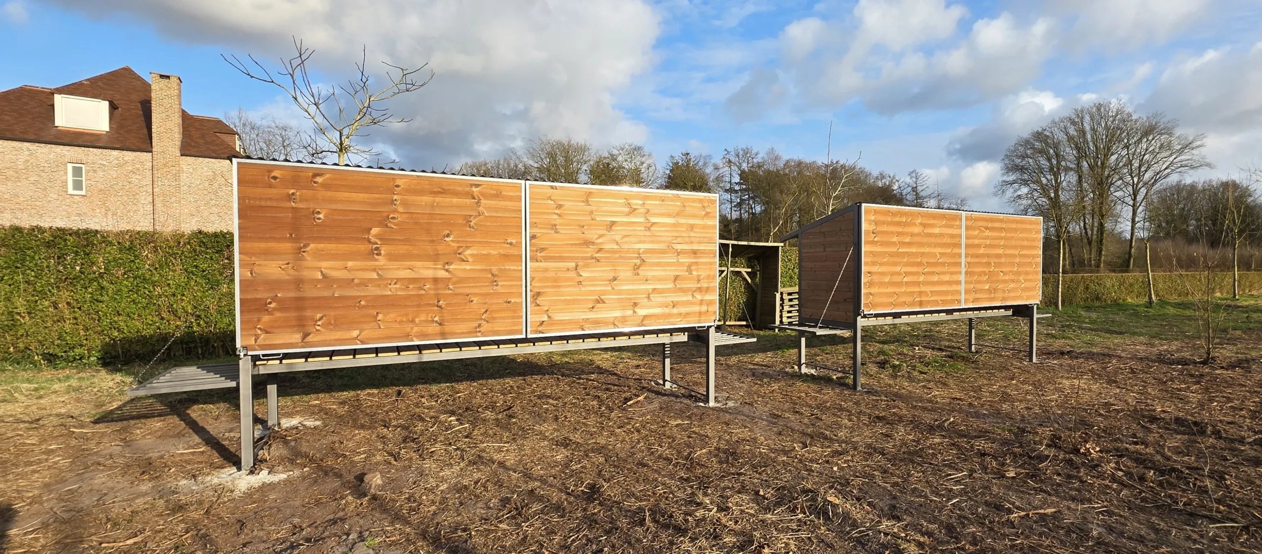 Maatwerk bijenhotel – staal en hout volgens klantwens Bijenhotels