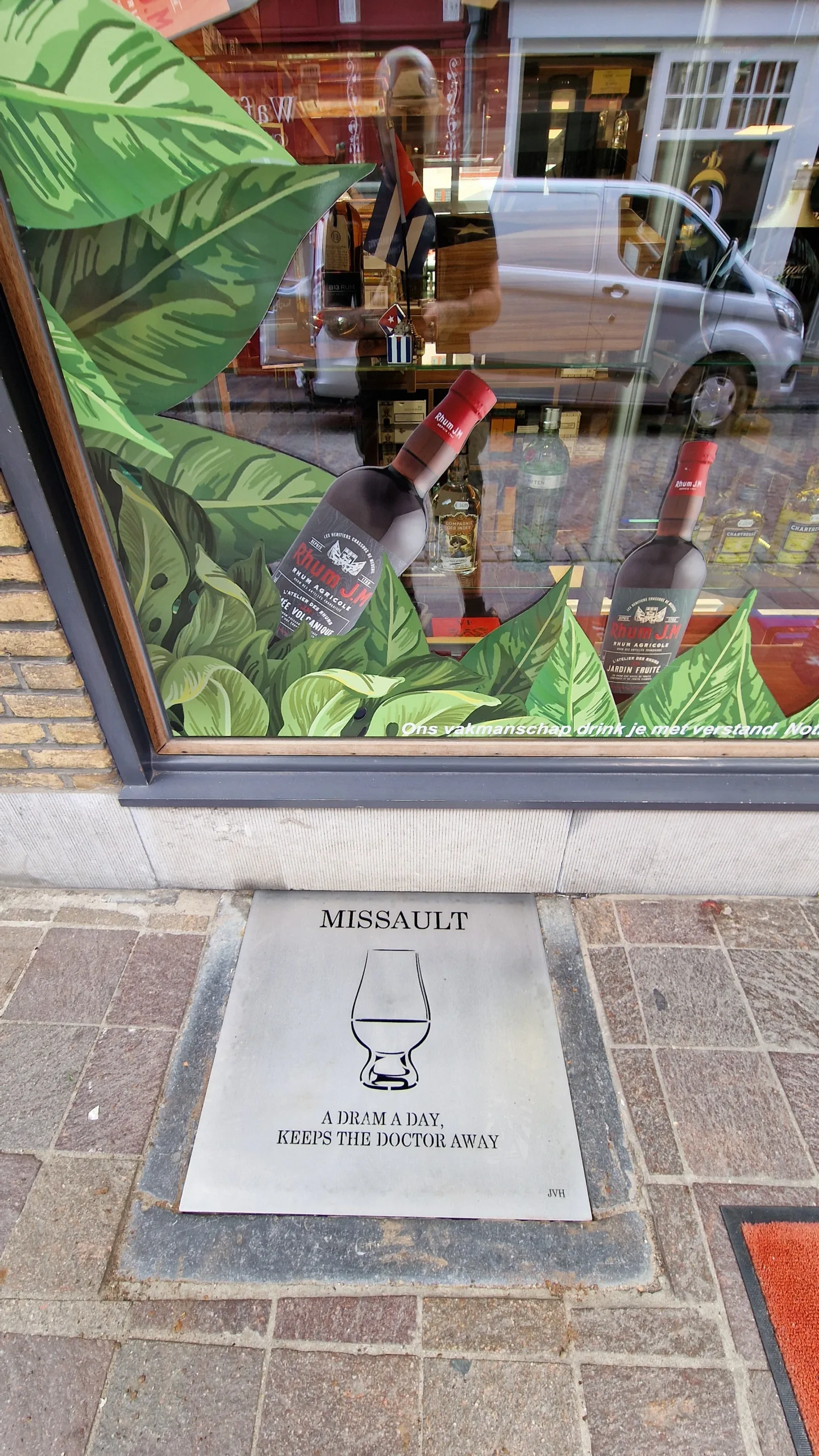 Detail van inox afdekplaat met uitgesneden motieven Inox afdekplaten