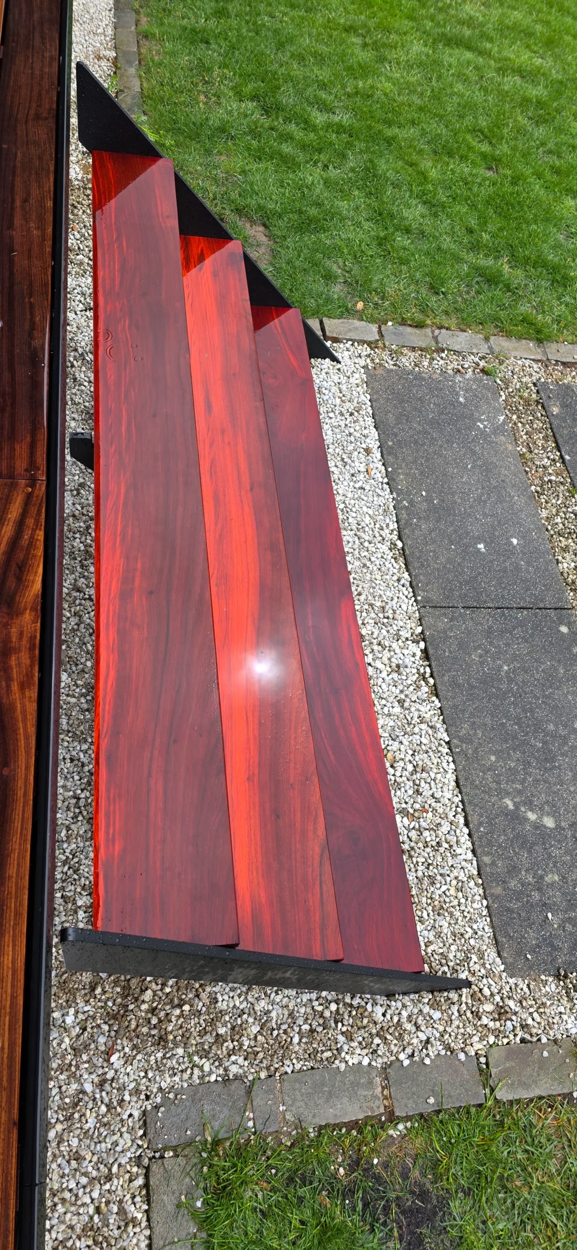 Massieve houten treden op stalen trap – vakwerk van JVH Welding Stevig trapje