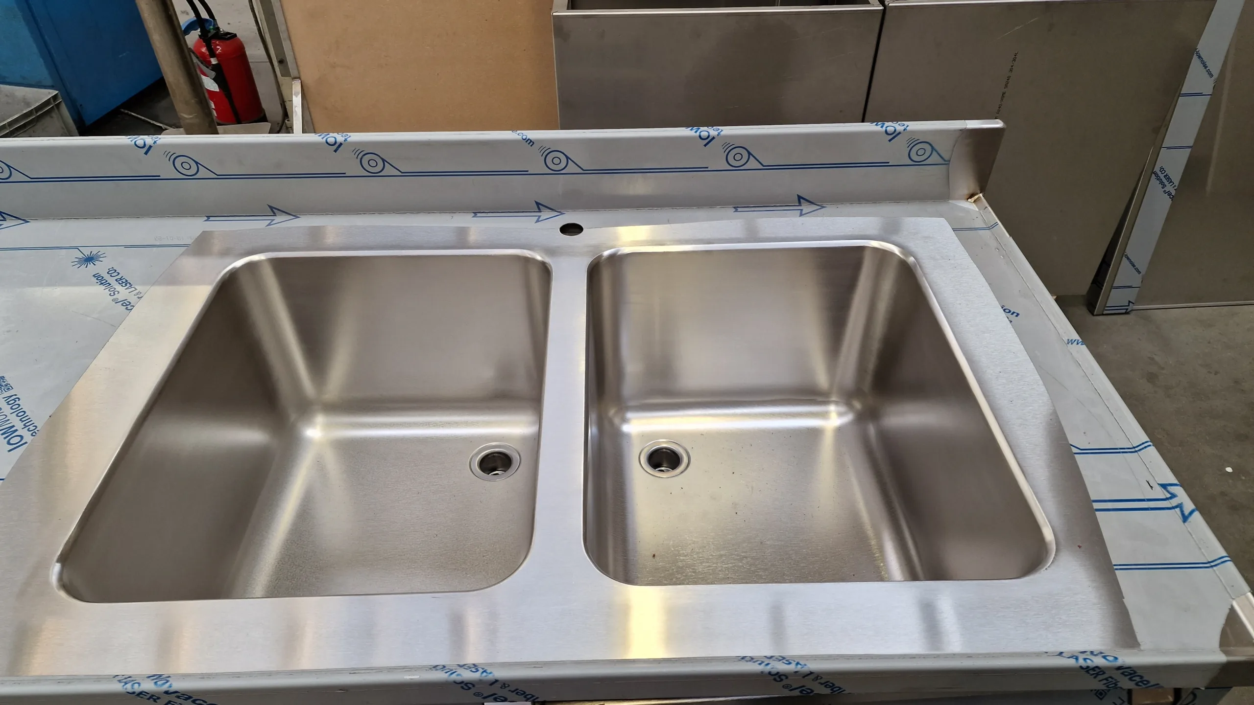 Ingelaste inox spoelbak – naadloos vakmanschap van JVH Welding Maatwerk in lassen