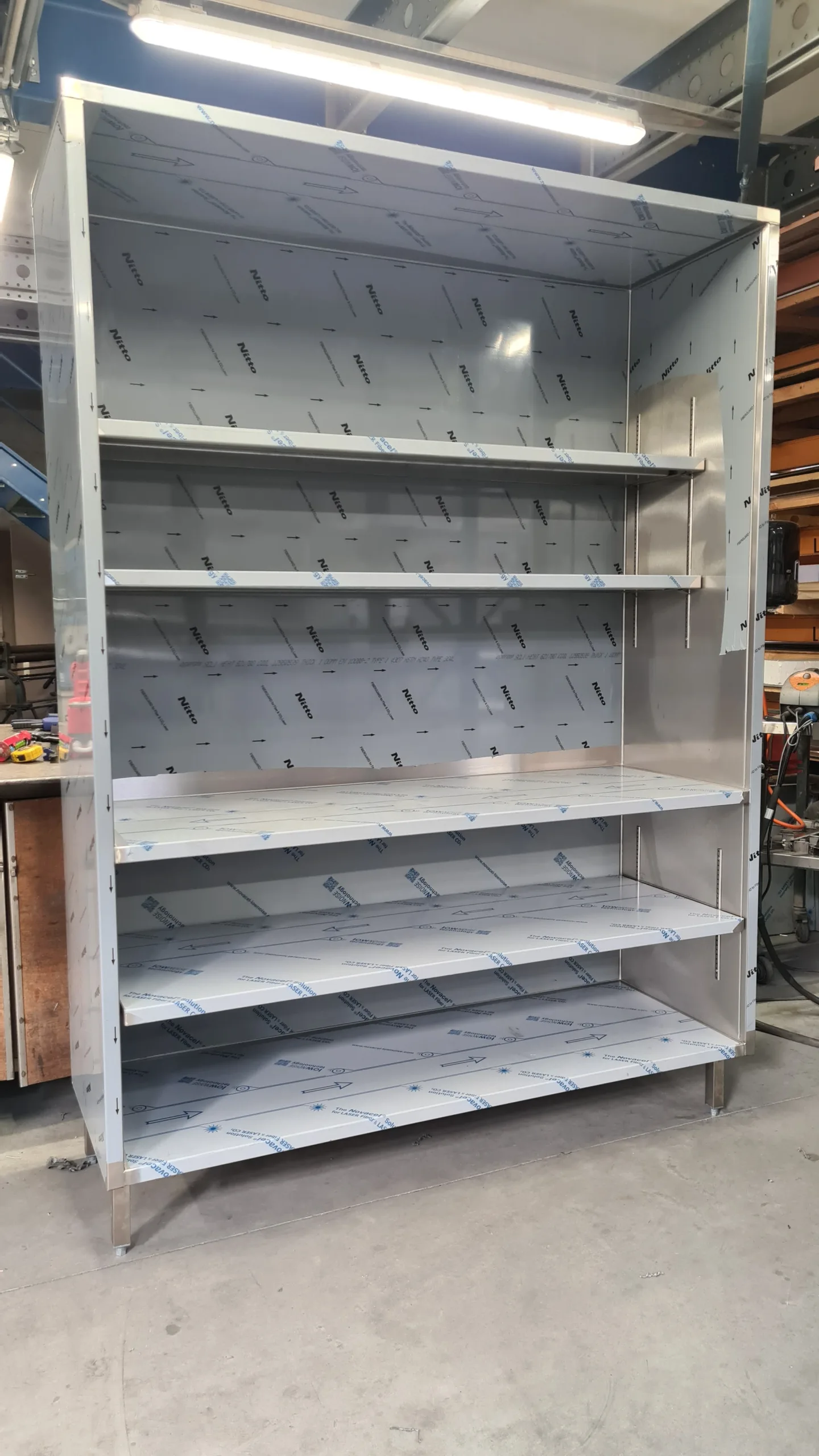 Inox openkast met legborden op maat Inox maatwerk