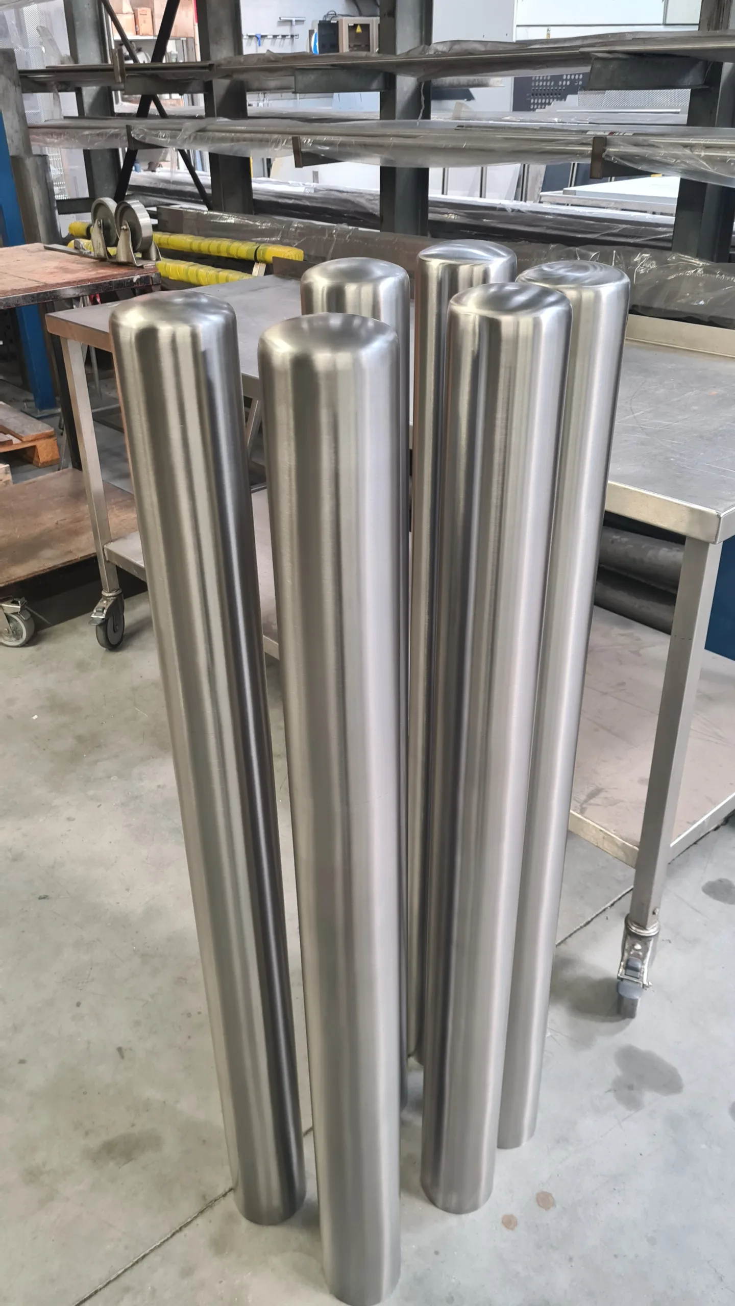 Naadloos afgewerkte inoxpalen – dichtgelaste buizen door JVH Welding Inox buispalen met dichtgelaste bovenkant, naadloos afgewerkt door JVH Welding