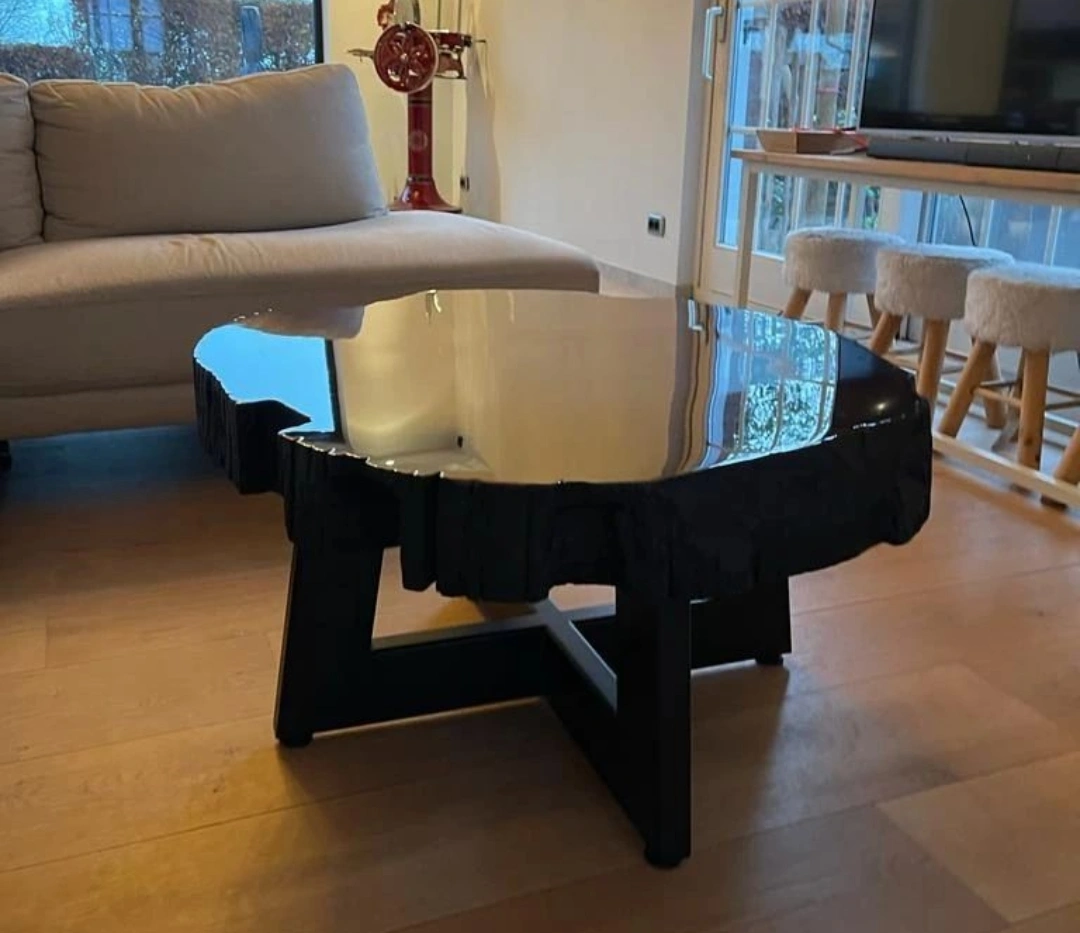 Op maat gemaakte stalen tafelpoot voor robuuste salontafel Zwarte stalen tafelpoot op maat voor stevige salontafel, vervaardigd door JVH Welding