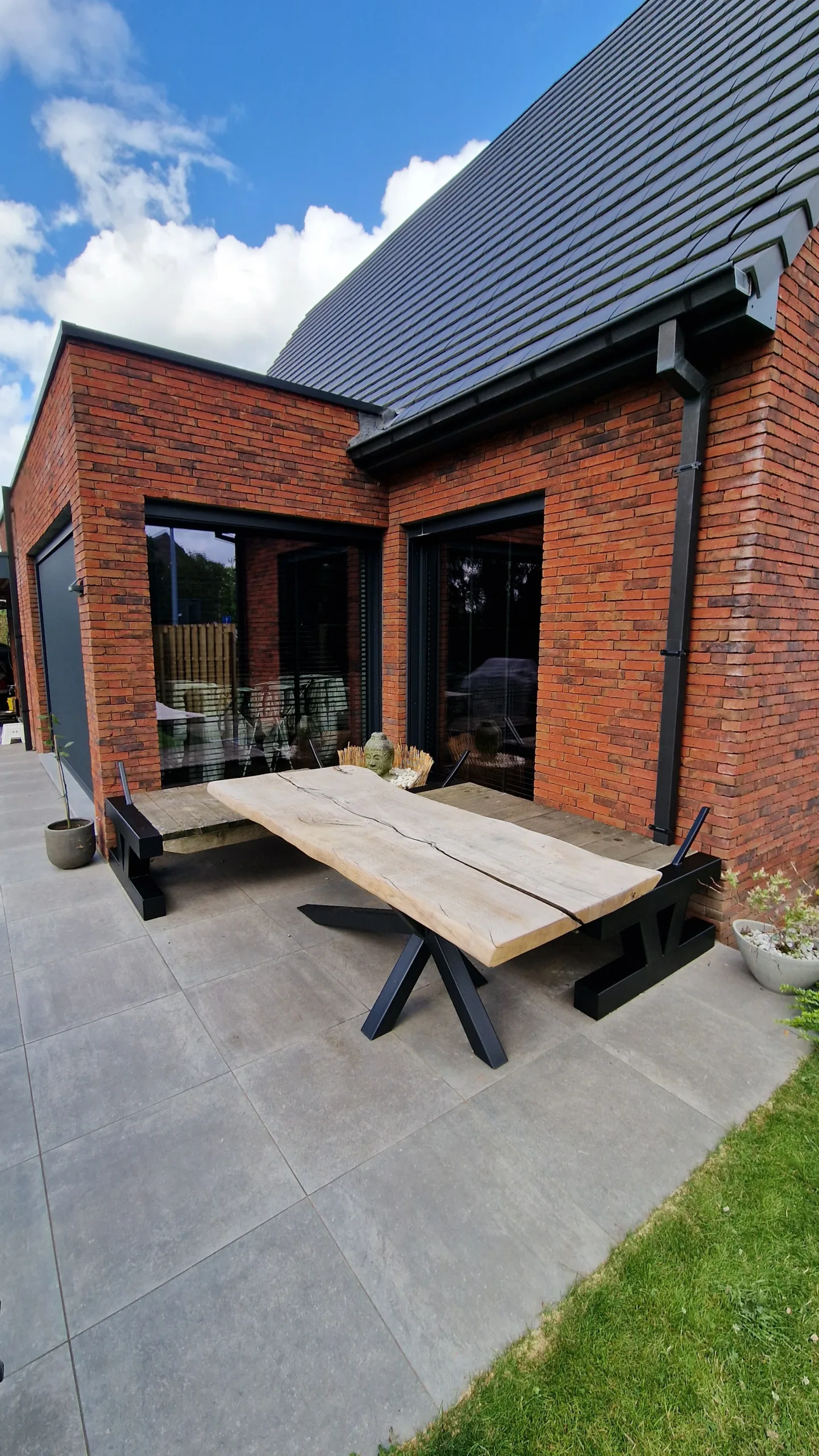 Robuust onderstel voor zitbank – maatwerk in staal voor buiten Stalen onderstellen