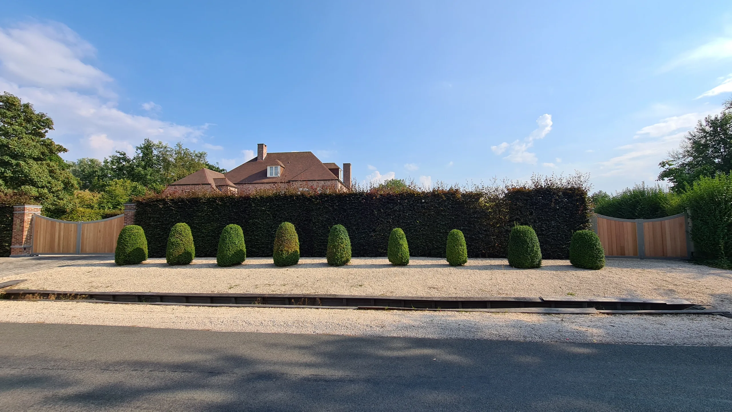 Dubbele toegangspoorten in uniforme stijl – JVH Welding Toegangspoorten in staal en hout
