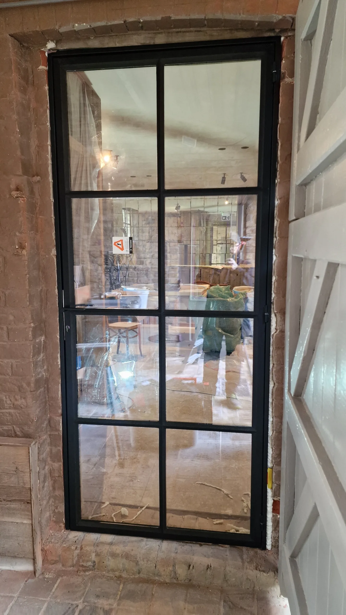 Authentieke stalen deur met roedeverdeling – JVH Welding Maatwerk stalen deur