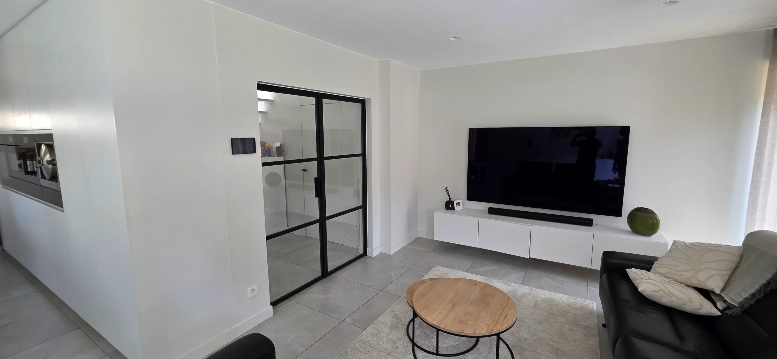 Moderne stalen dubbele deur – strak maatwerk in zwart gepoederlakt staal Stalen deur op maat