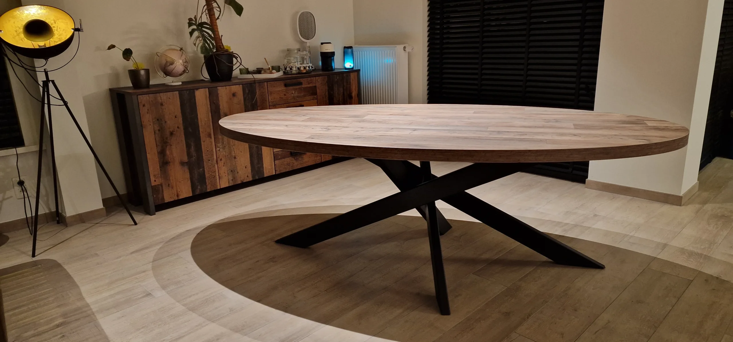 Robuust stalen onderstel met gekruiste poten, speciaal voor eettafels Tafelpoot uit metaal