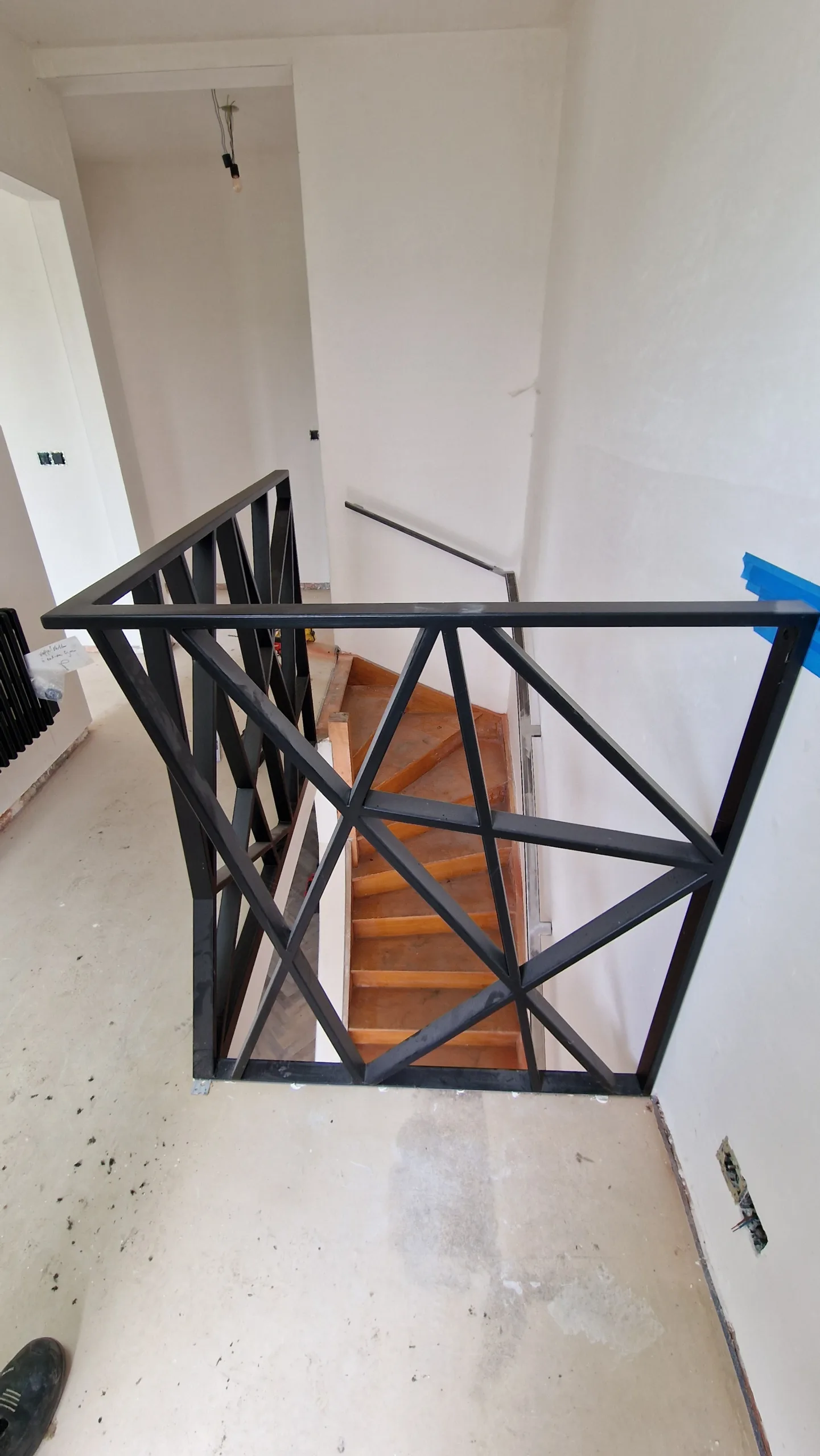 Stalen trapbalustrade met moderne lijnen Trapleuning in staal