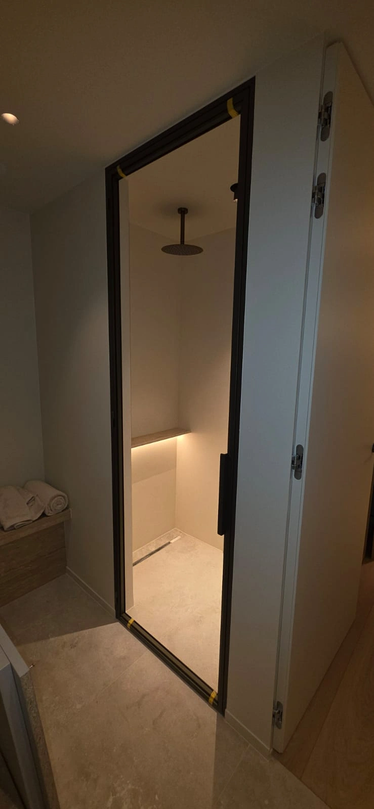 Maatwerk stalen deur voor douche